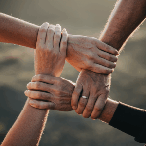 stabiler vier hände Griff, symbolisiet Stärke der Gemeinschaft